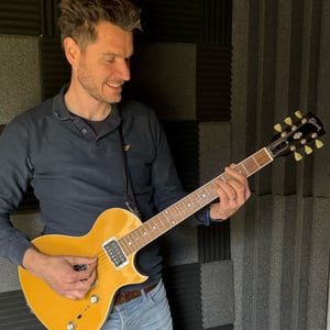 Rik guitar-1